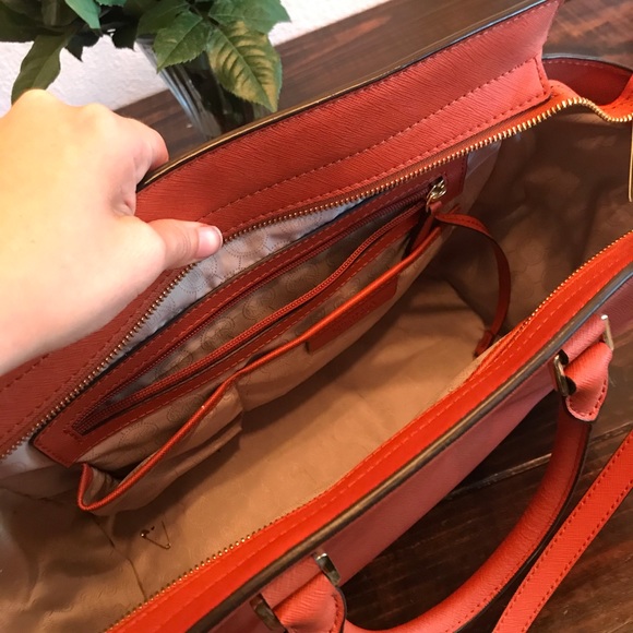 Michael Kors Large Selma Bag with removable strap - Picture 4 of 4